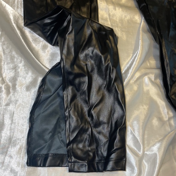 Black leather pants - Picture 2 of 3